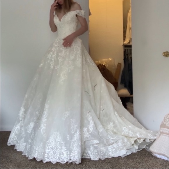 Allure Bridal wedding dress size 0 00 XS - Picture 2 of 6